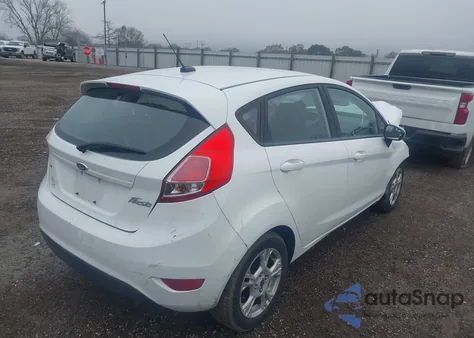 2015 Ford Fiesta Se z USA, uszkodzony, nr VIN 3FADP4EJ4FM204866